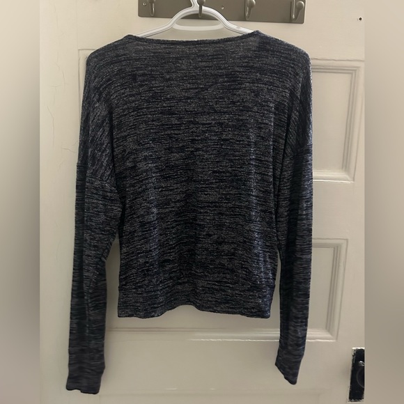 Gap wrap style long sleeve top - Picture 3 of 7